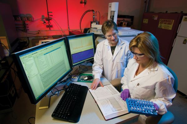 Two female scientists