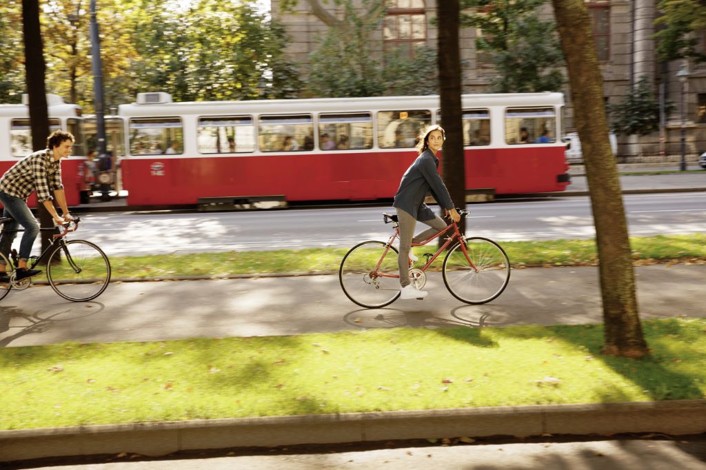 Cycling the Ringstrasse (c) WienTourismus, Peter Rigaud