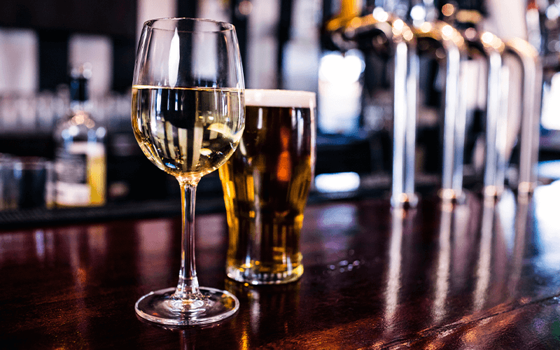 hospitality and pubs image CN
