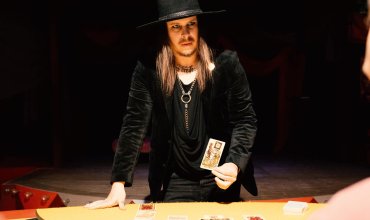 Dee Magician